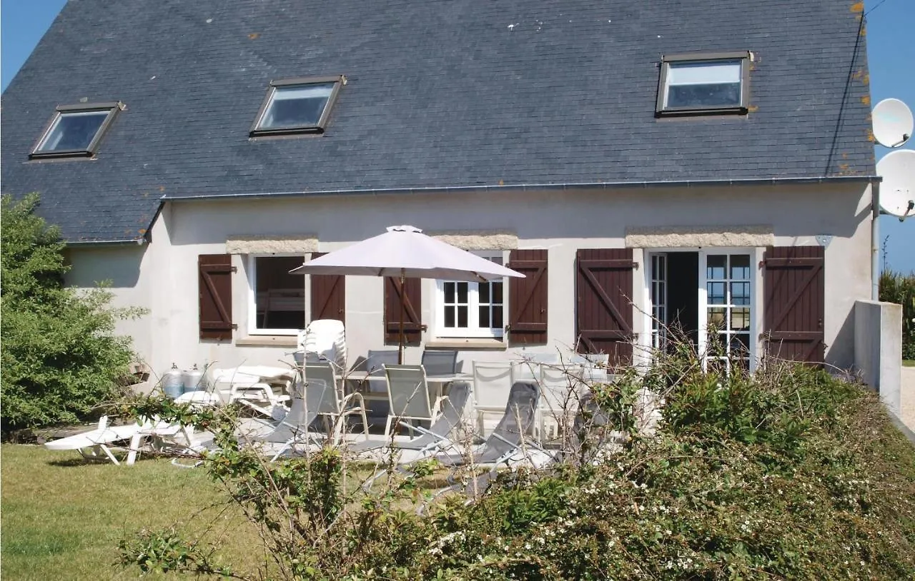 5 Bedroom Nice Home In Kerlouan 0*,  França